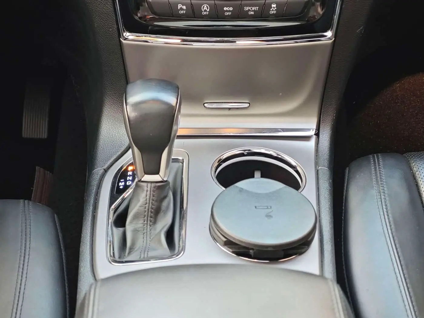 Jeep Grand Cherokee 2021 — Şəkil 16/20