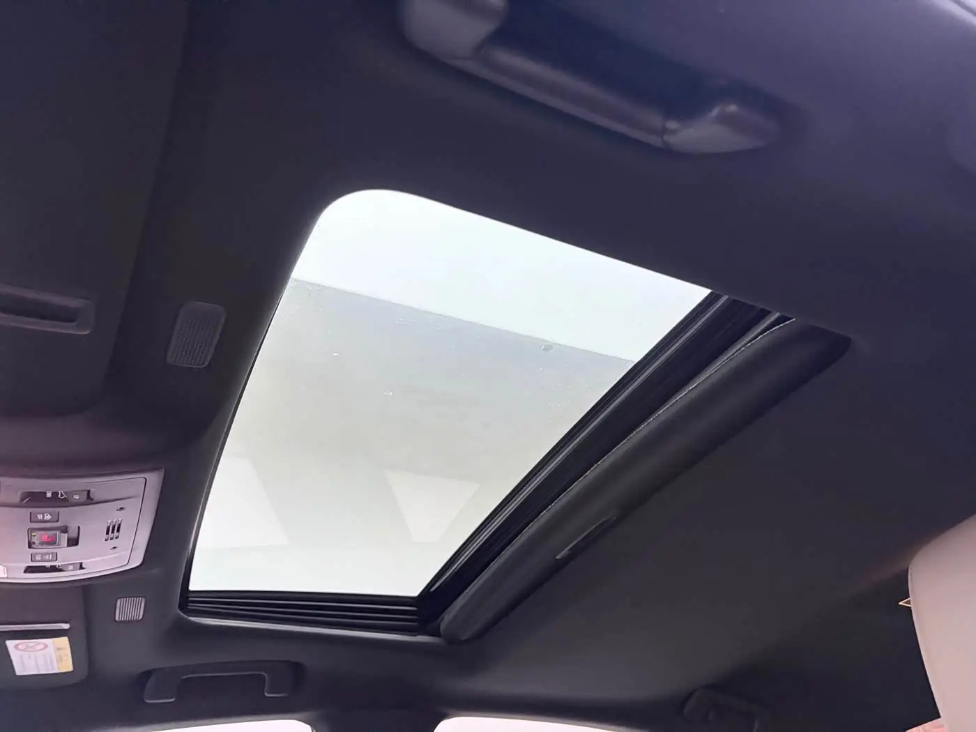 Lexus ES 2023 — Photo 12/18