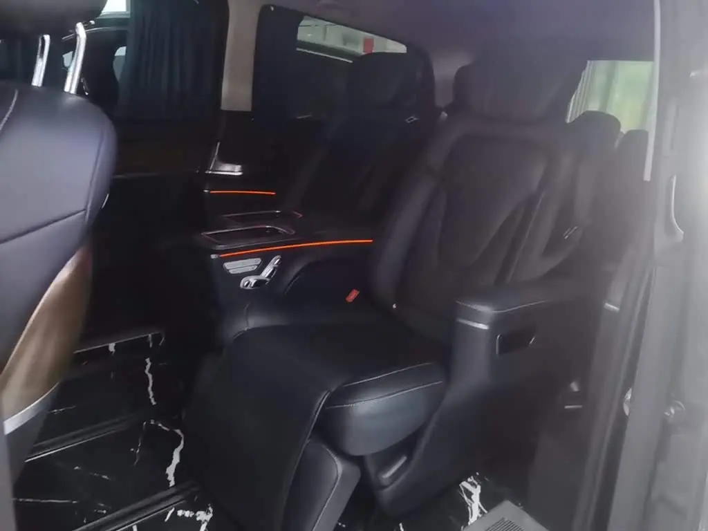 Mercedes-Benz V-Class 2023 — Photo 13/20