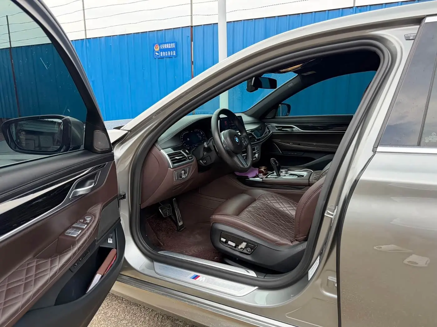 BMW 7 Series 2021 — Photo 5/10