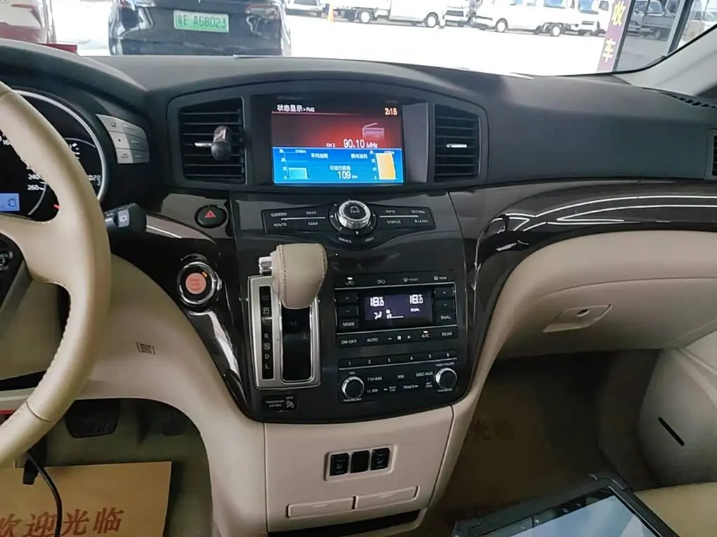 Nissan Quest 2017 — Фото 13/20