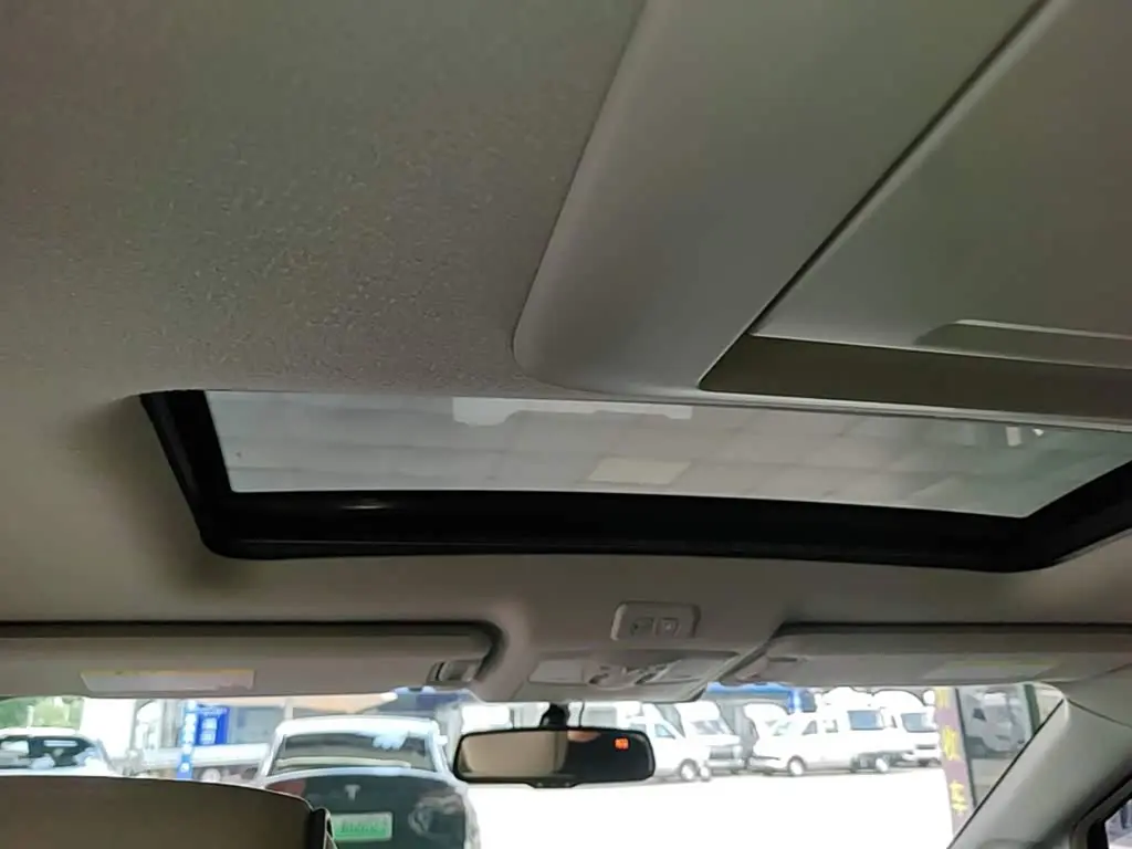 Nissan Quest 2017 — Фото 18/20