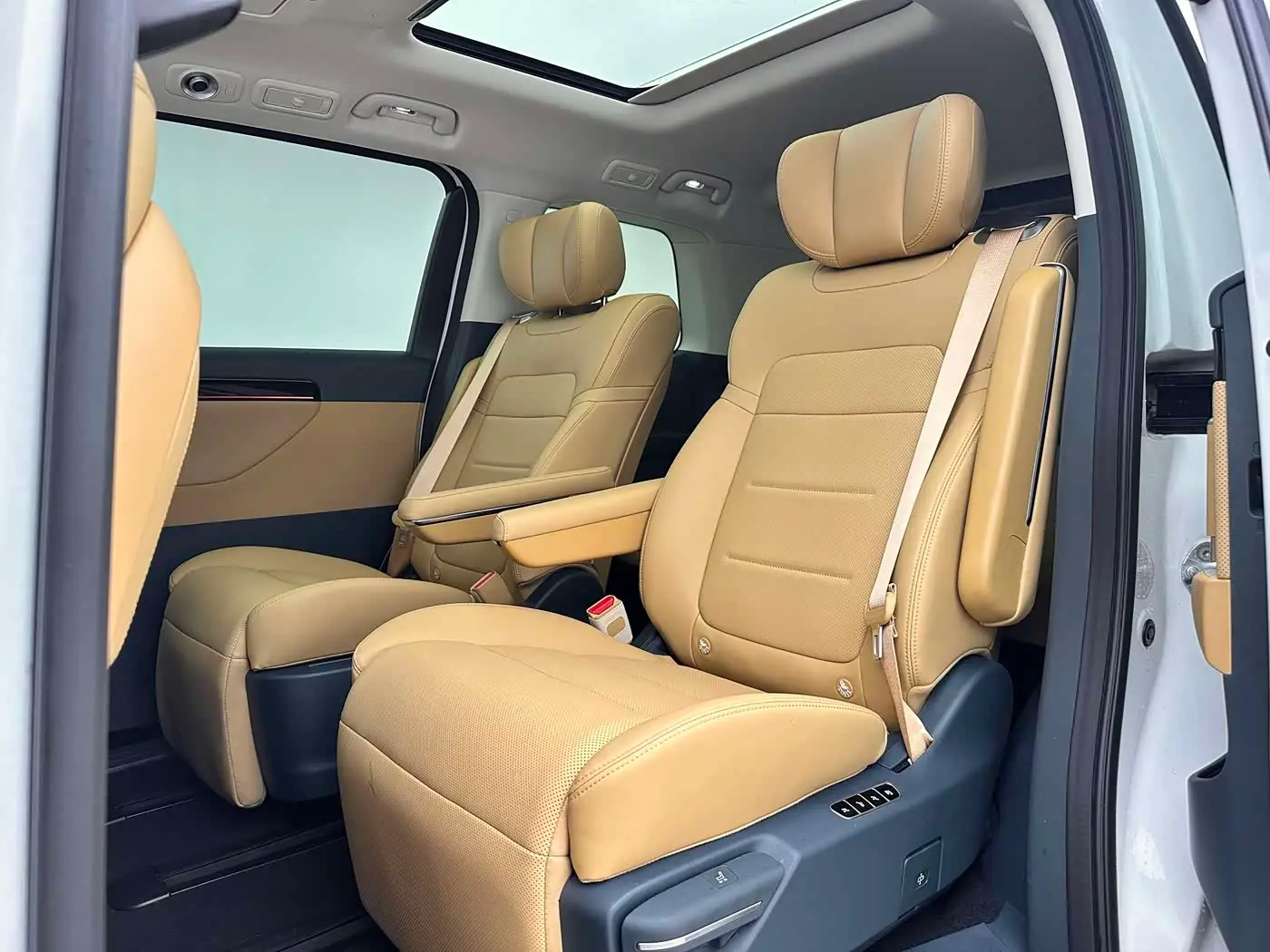 GAC Trumpchi Trumpchi E8 NEV 2024 — Şəkil 8/18