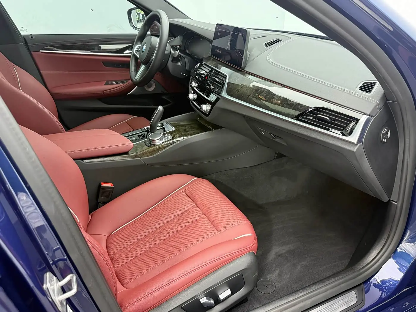 BMW 5 Series 2021 — Photo 9/16
