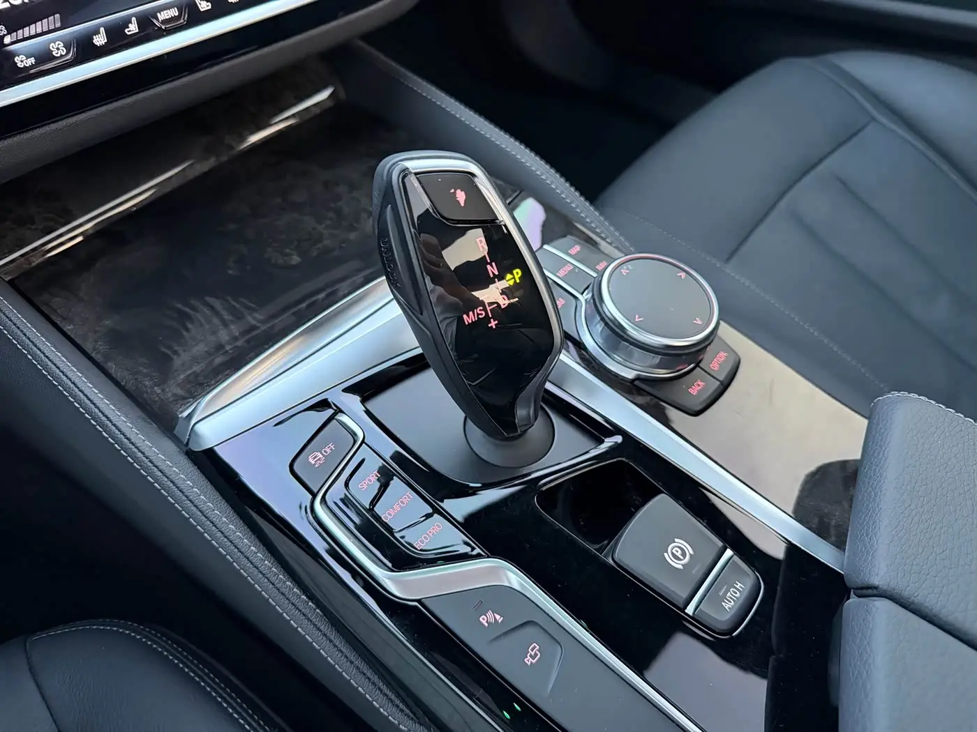 BMW 5 Series 2018 — Photo 14/20