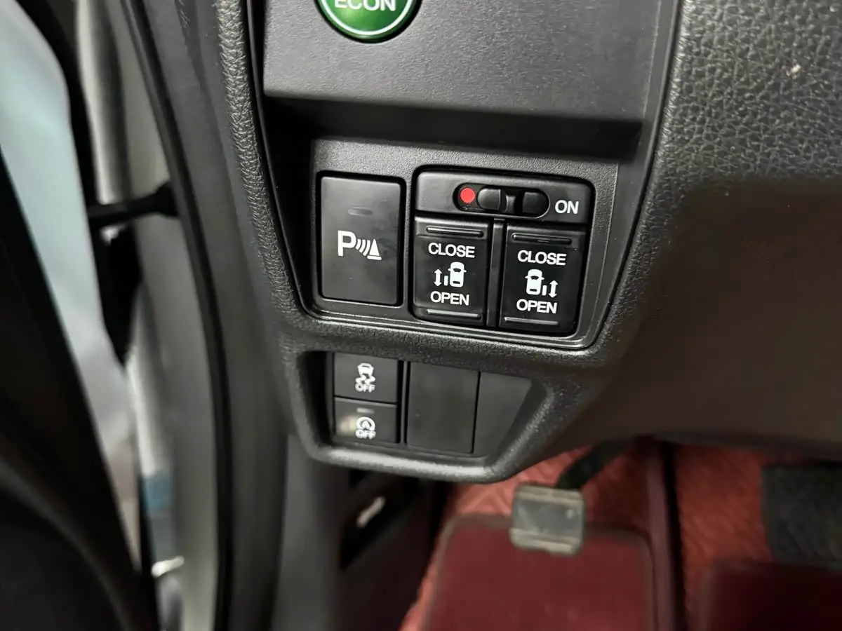 Honda Odyssey 2018 — Şəkil 13/20