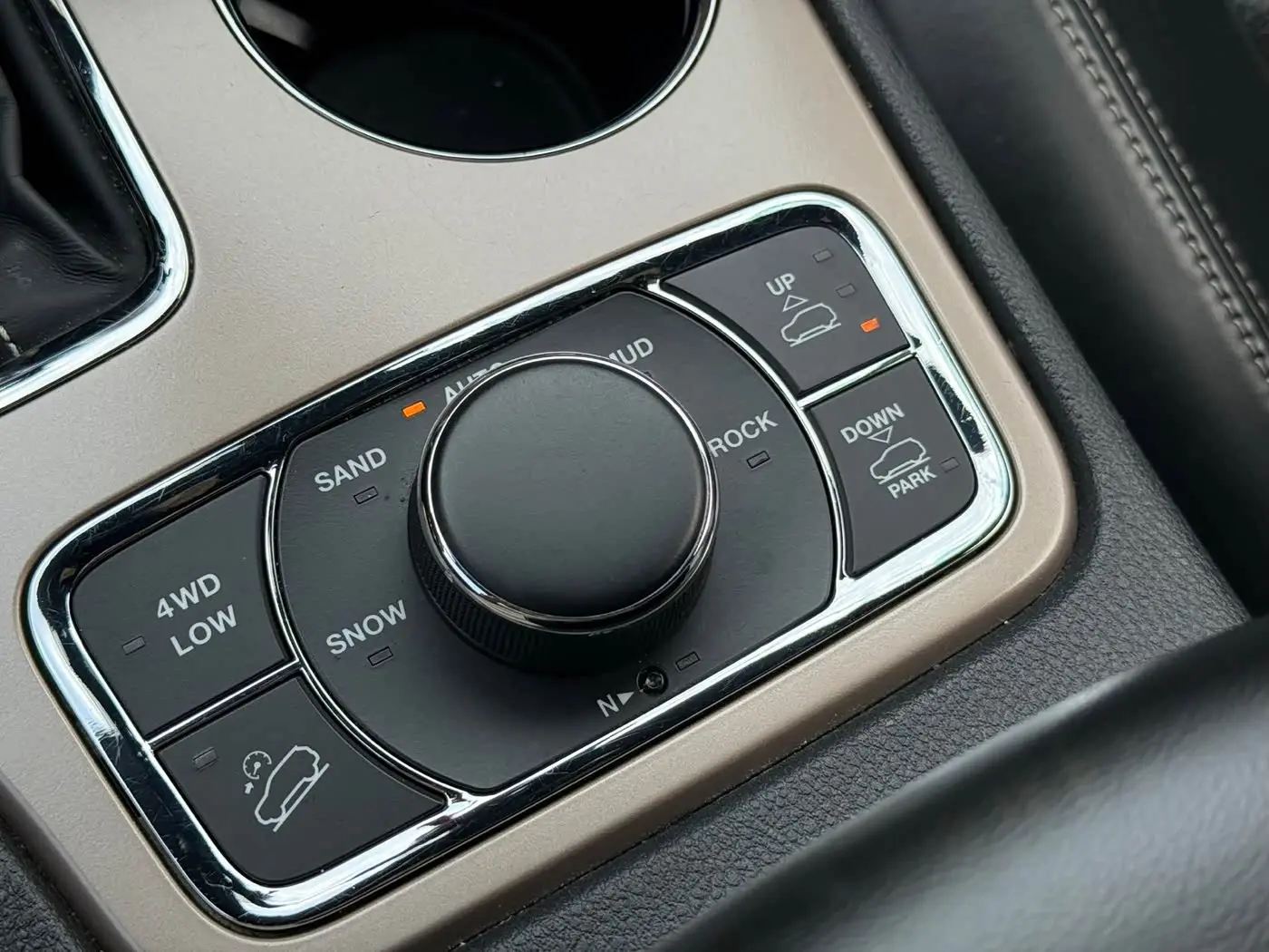 Jeep Grand Cherokee 2017 — Photo 14/15