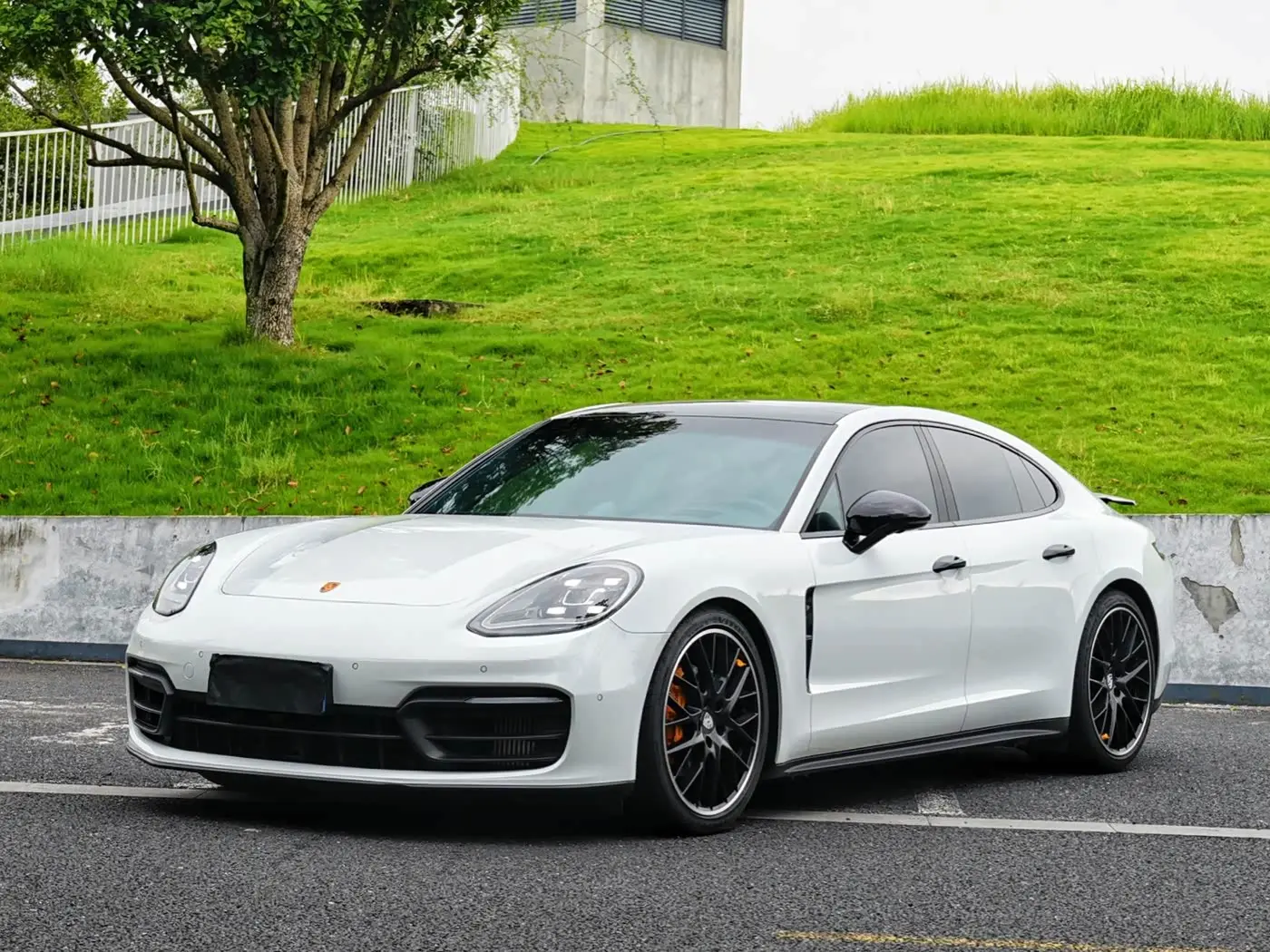 Porsche Panamera 2023 — Photo 1/13