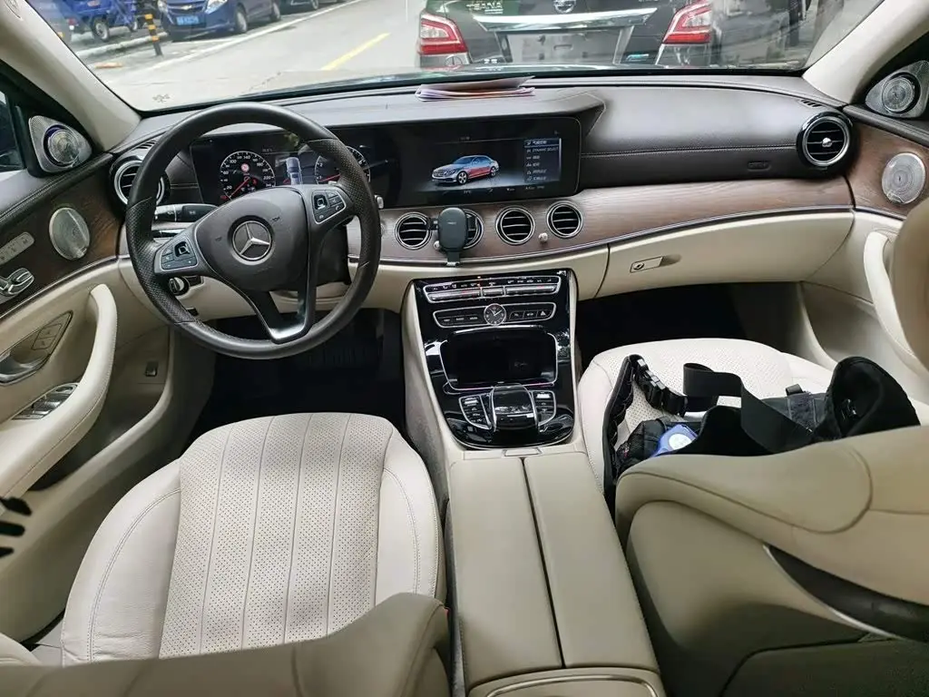 Mercedes-Benz E-Class 2017 — Photo 10/20