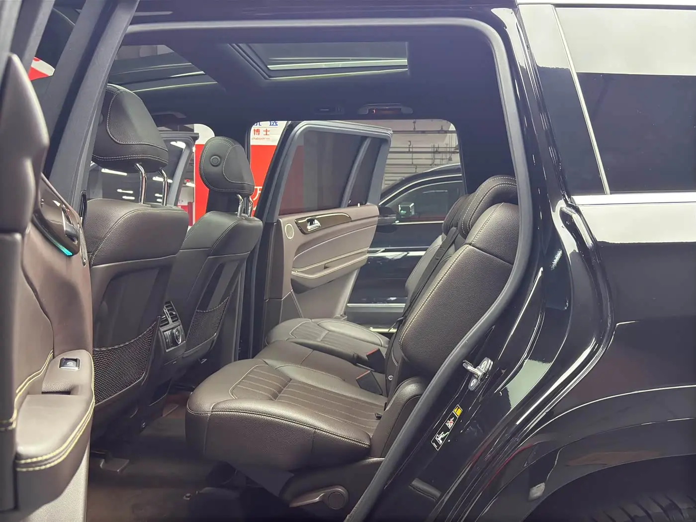 Mercedes-Benz GLS 2018 — Photo 7/20