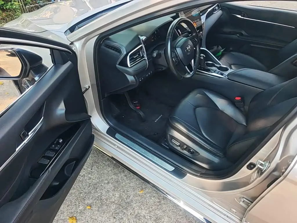 Toyota Camry 2023 — Photo 15/19
