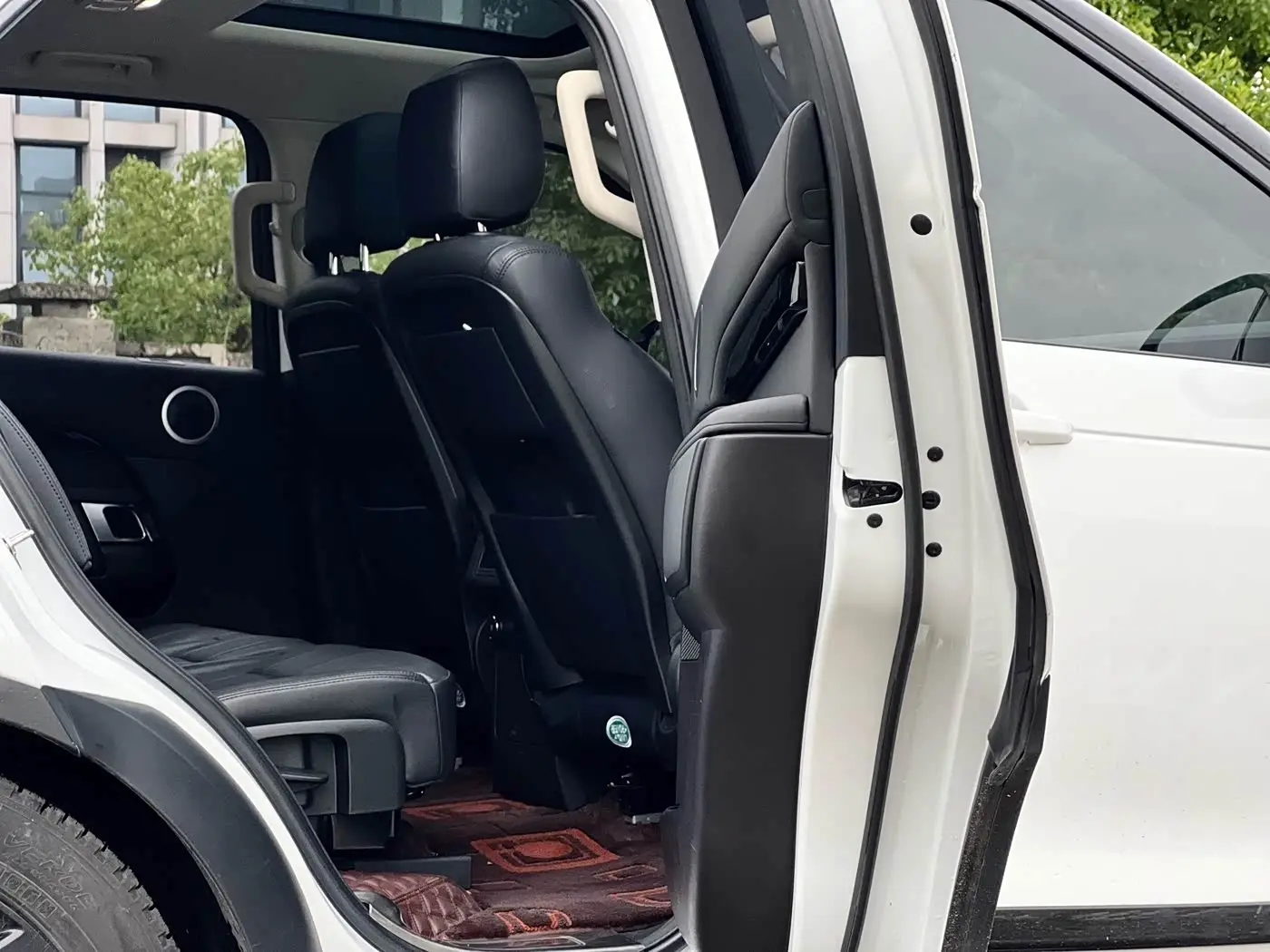 Land Rover Discovery 2019 — Photo 15/18