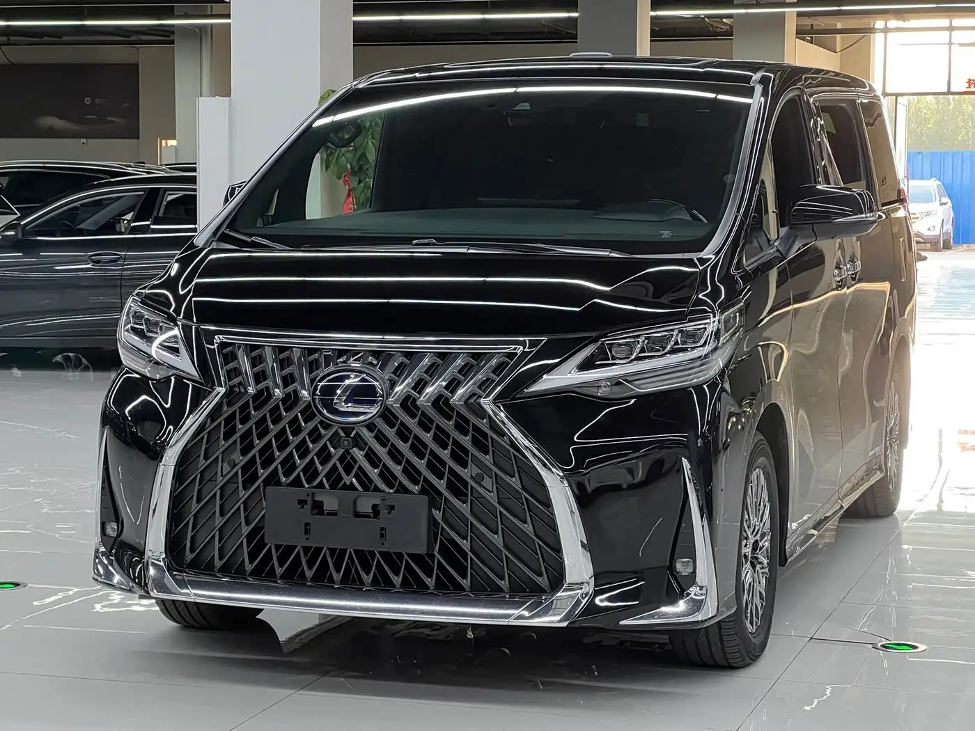 Lexus LM, 2022