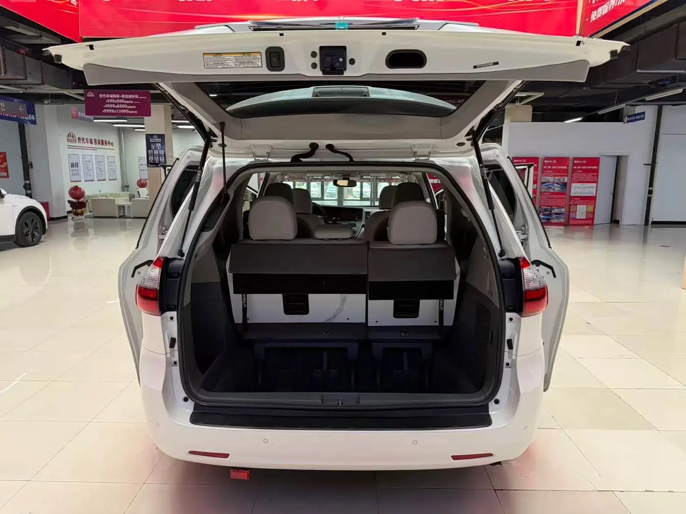 Toyota Sienna 2020 — Şəkil 17/18