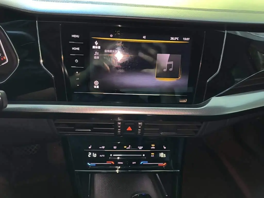 Volkswagen Passat 2023 — Photo 12/19