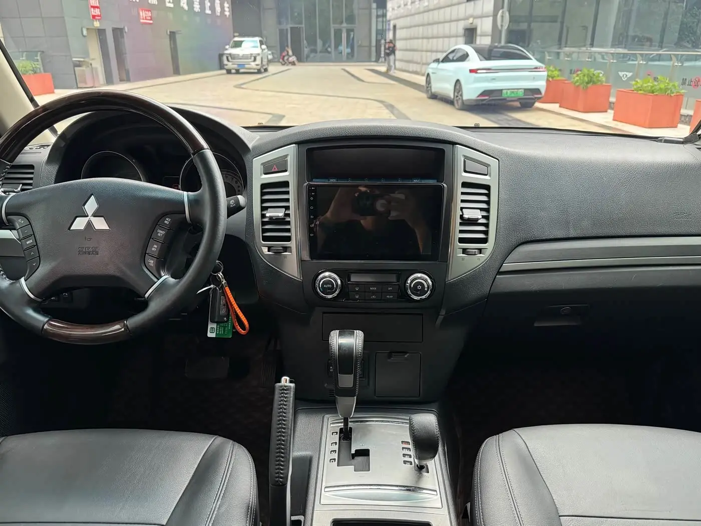 Mitsubishi Pajero 2015 — Şəkil 13/20