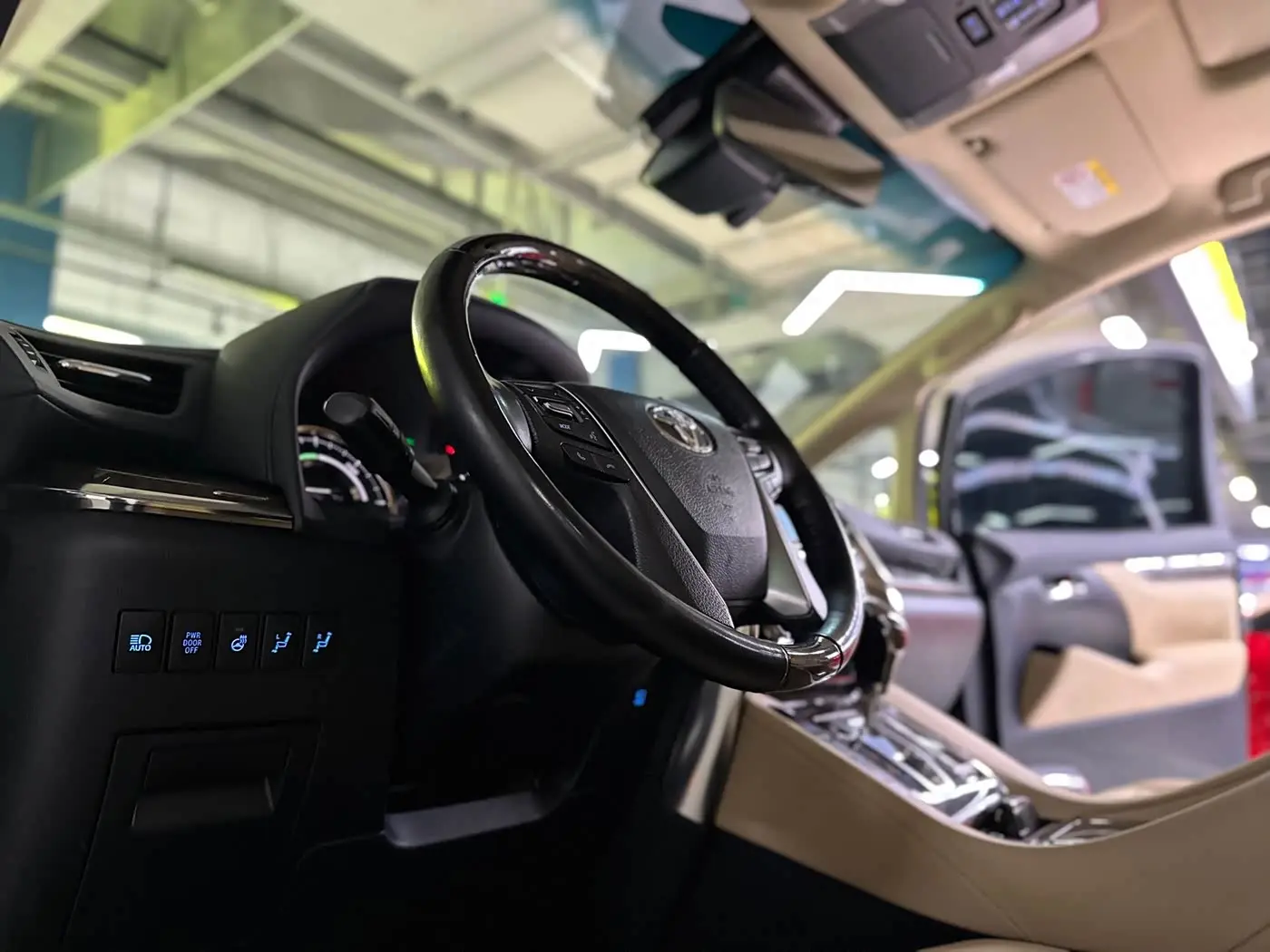 Toyota Vellfire 2021 — Photo 11/16