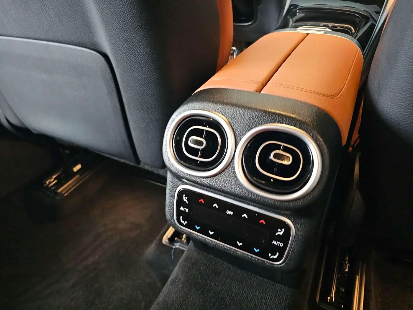 Mercedes-Benz GLC 2023 — Photo 16/16
