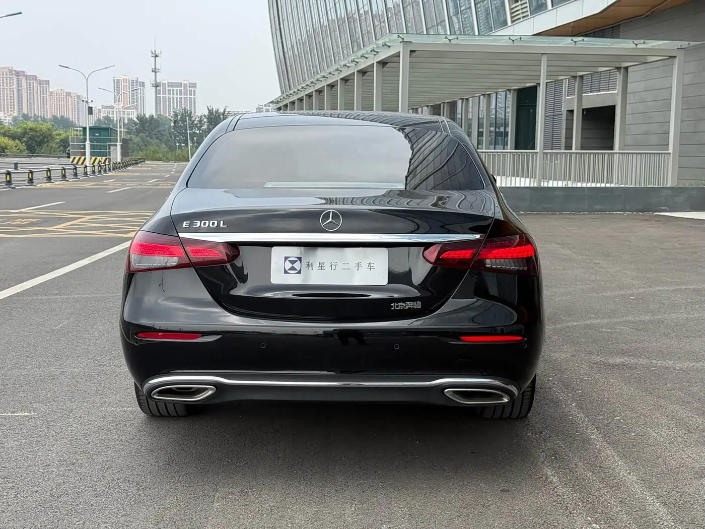 Mercedes-Benz E-Class 2022 — Photo 11/11