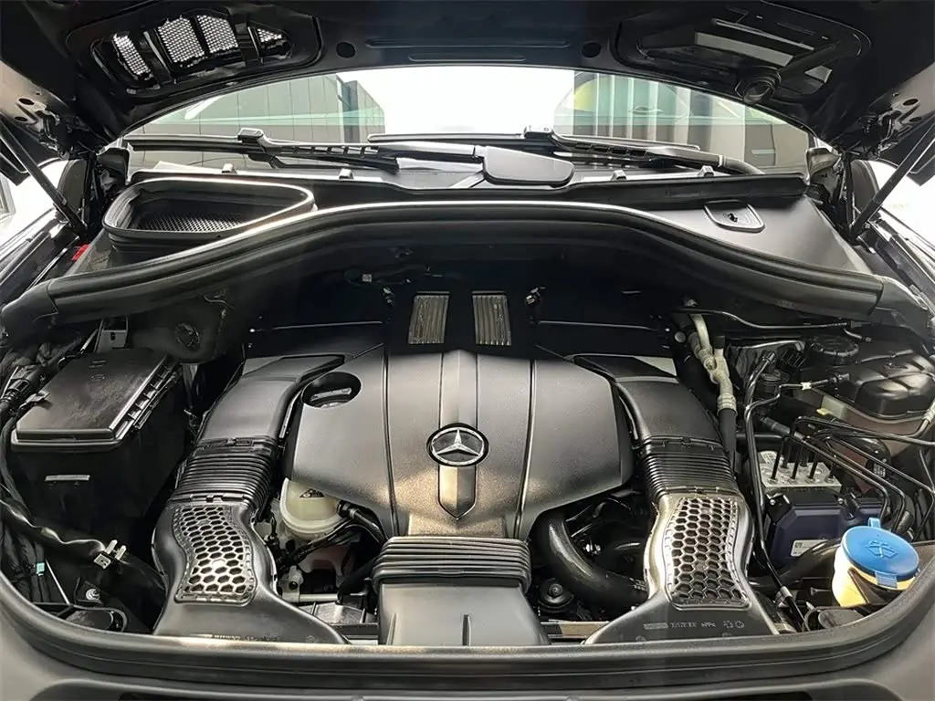 Mercedes-Benz GLS 2016 — Photo 8/15