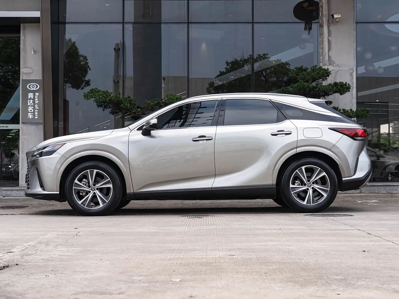 Lexus RX 2025 — Photo 4/20
