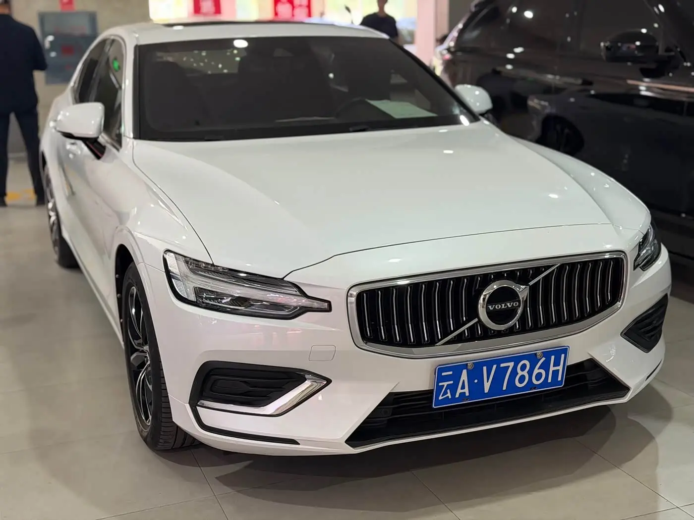Volvo S60 2020 — Фото 3/11