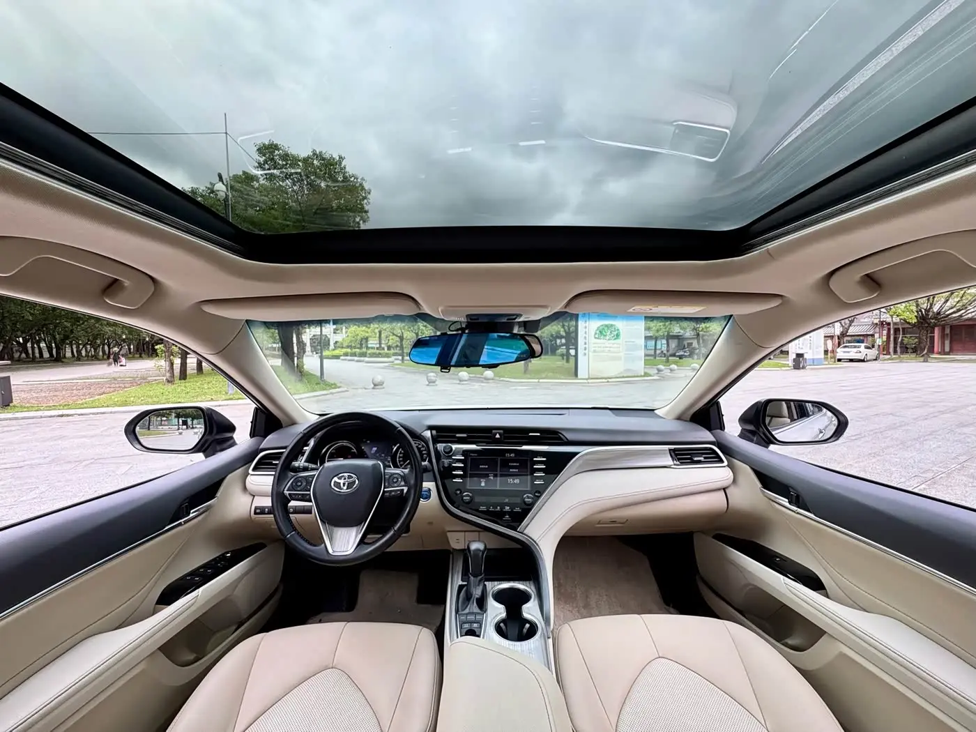 Toyota Camry 2019 — ფოტო 8/20