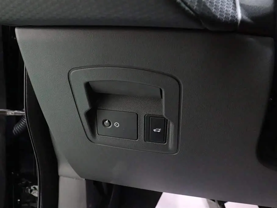 Land Rover Range Rover Velar 2023 — Photo 17/20