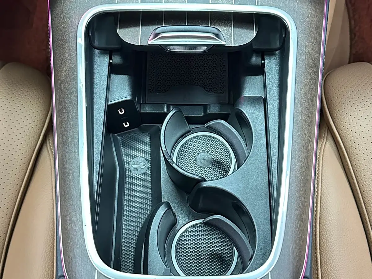 Mercedes-Benz E-Class 2024 — Фото 16/20