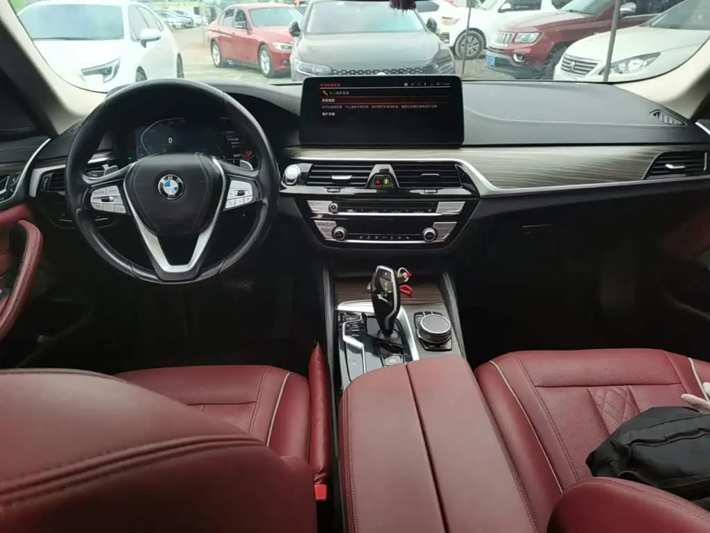 BMW 5 Series 2022 — Фото 10/20