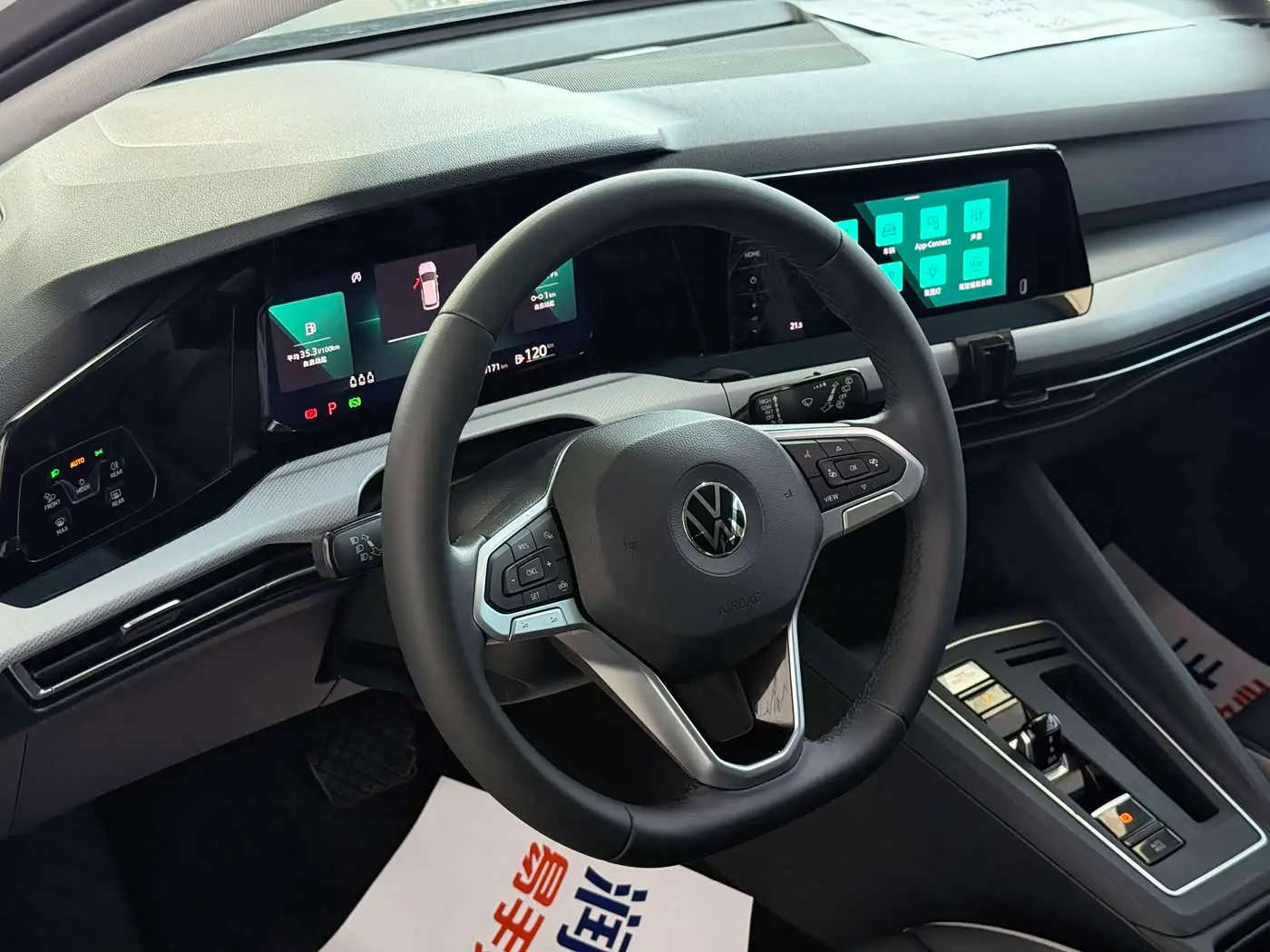 Volkswagen Golf 2024 — Photo 8/16