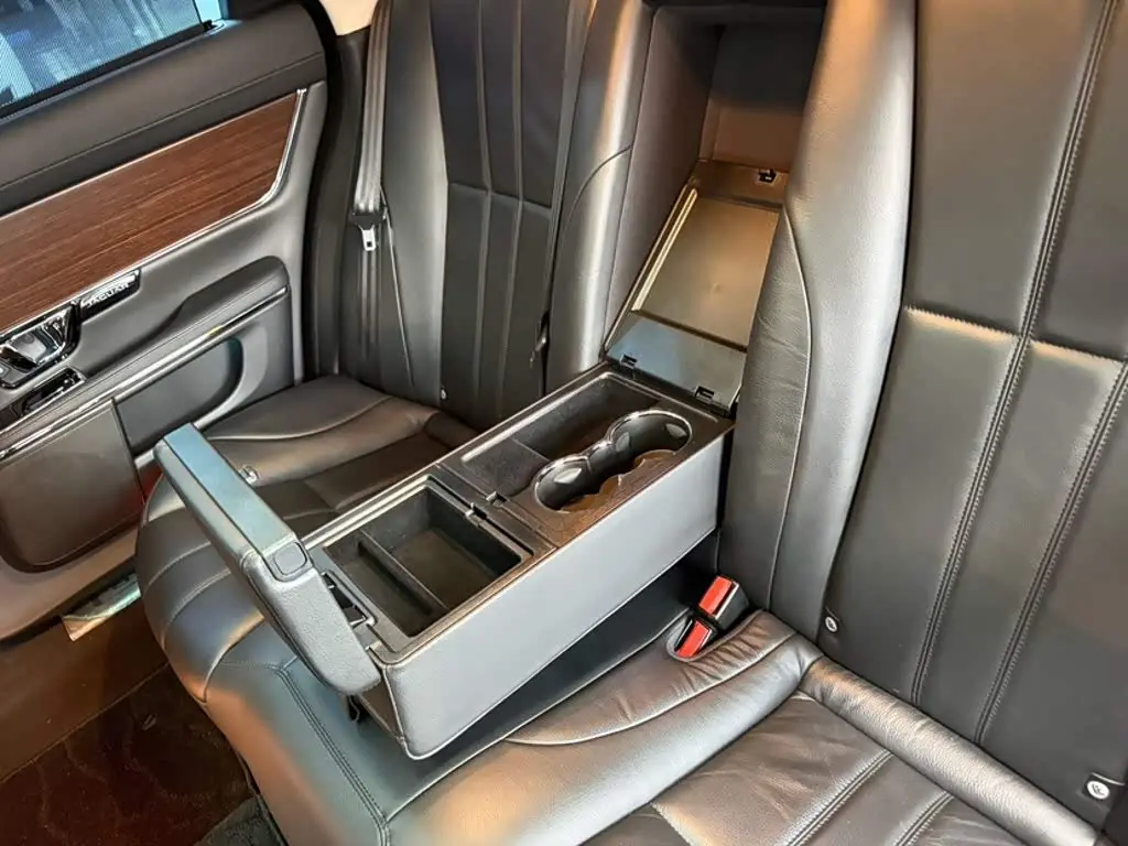 Jaguar XJ 2017 — Photo 2/20