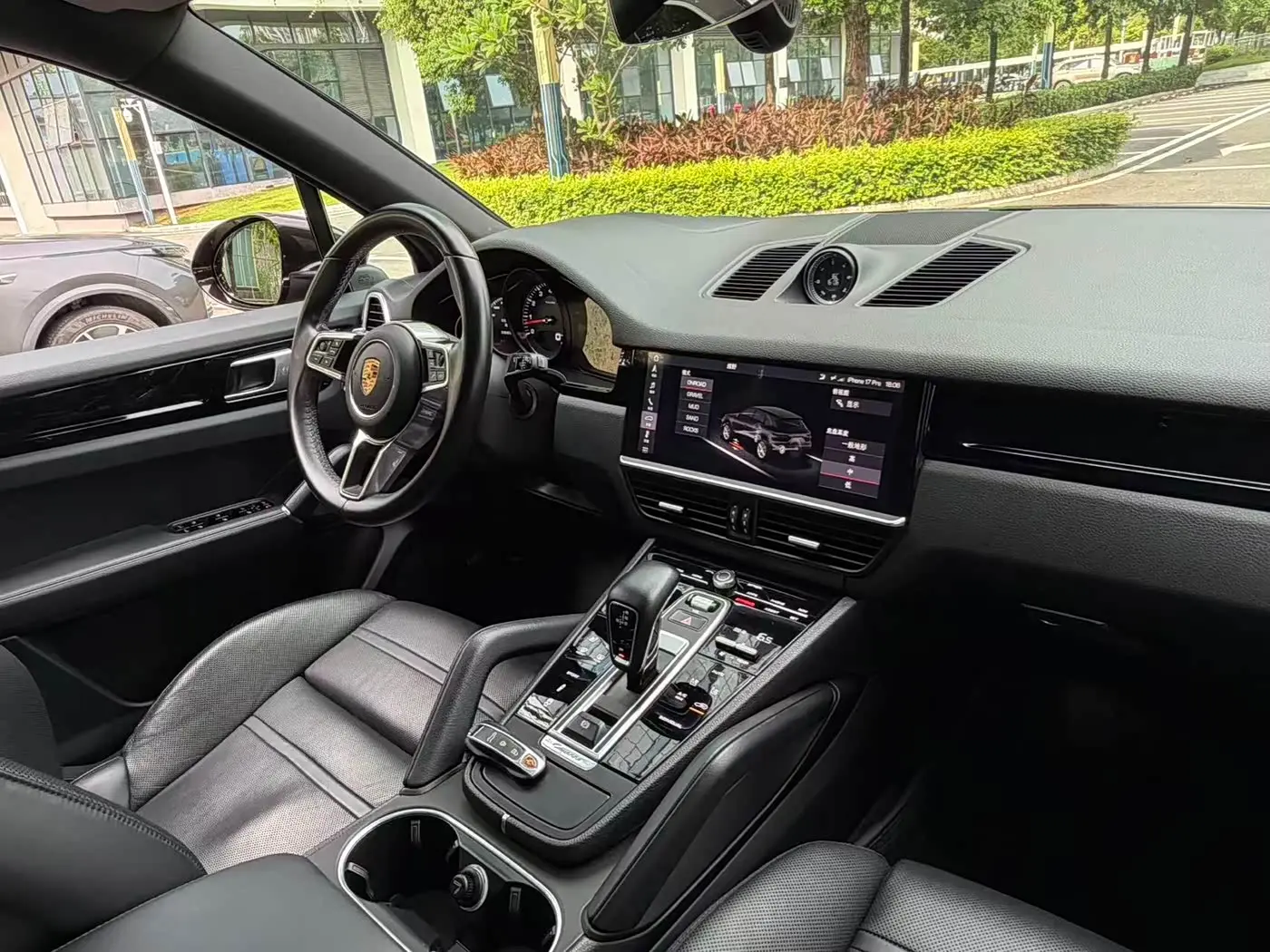 Porsche Cayenne 2020 — Photo 17/20