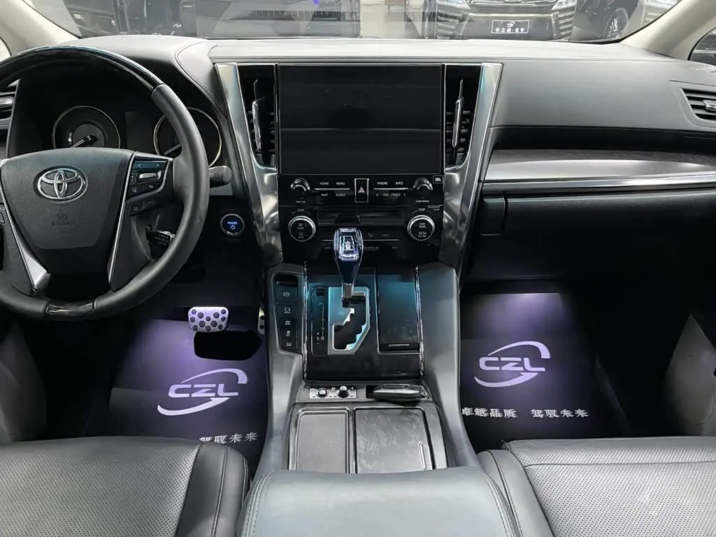 Toyota Vellfire 2020 — Photo 11/15