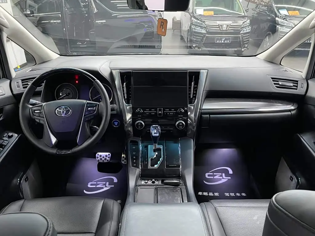 Toyota Vellfire 2020 — Photo 7/15
