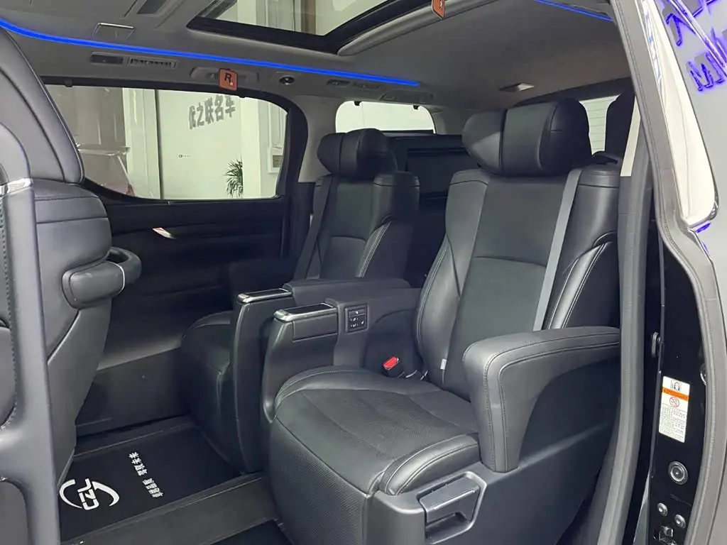 Toyota Vellfire 2020 — Photo 9/15