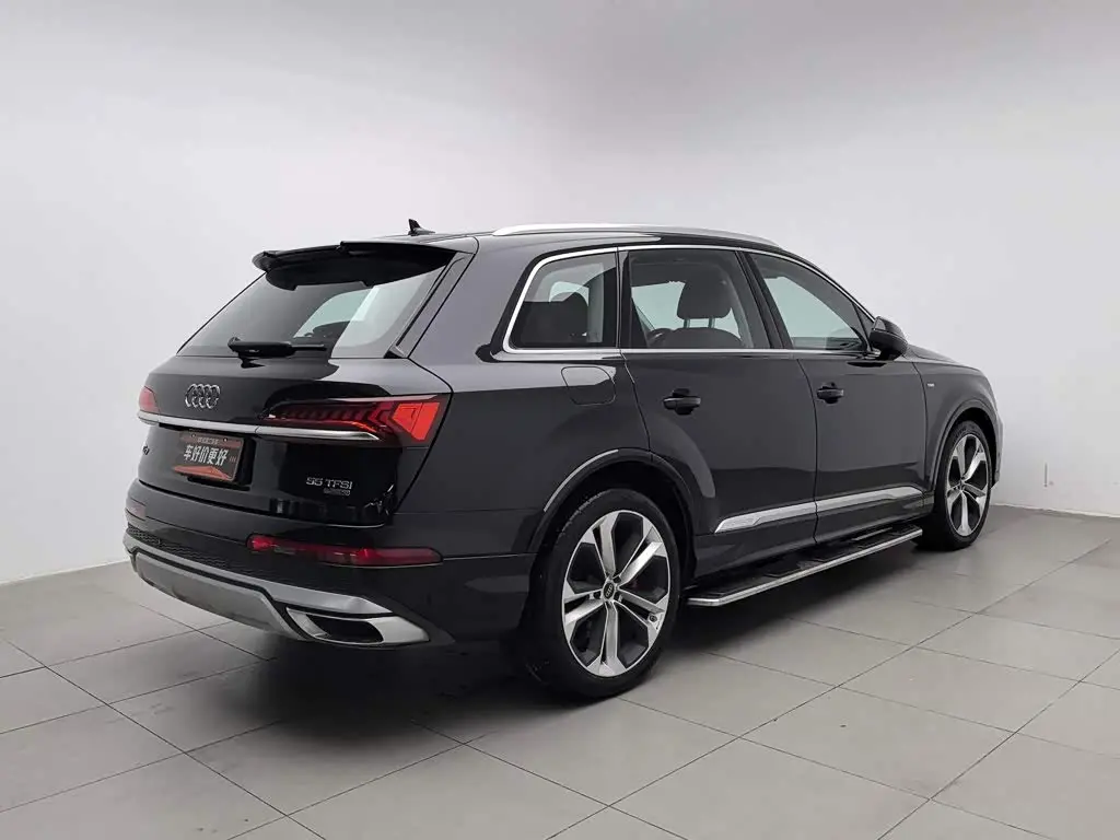Audi Q7 2024 — Photo 2/20