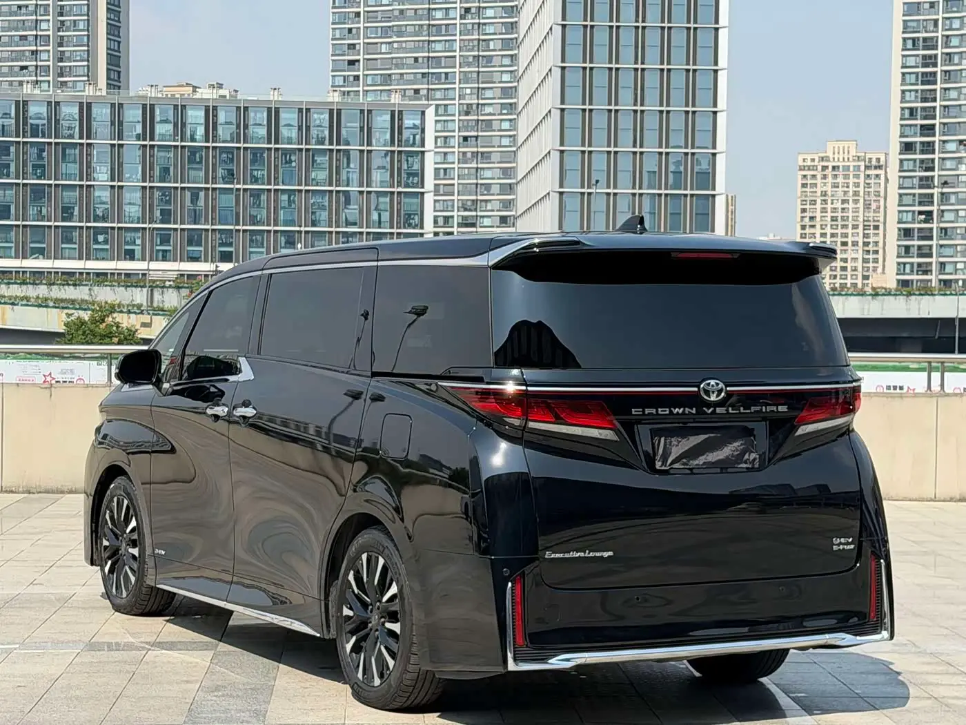 Toyota Vellfire 2024 — Фото 7/13