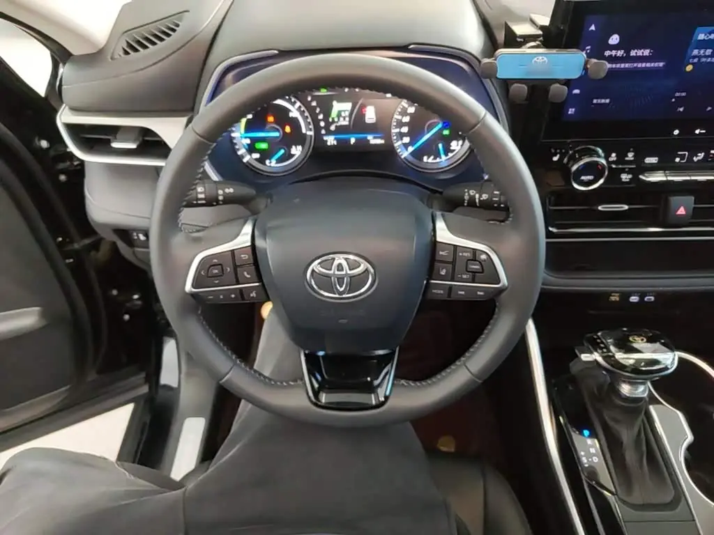 Toyota Highlander 2023 — Фото 10/19