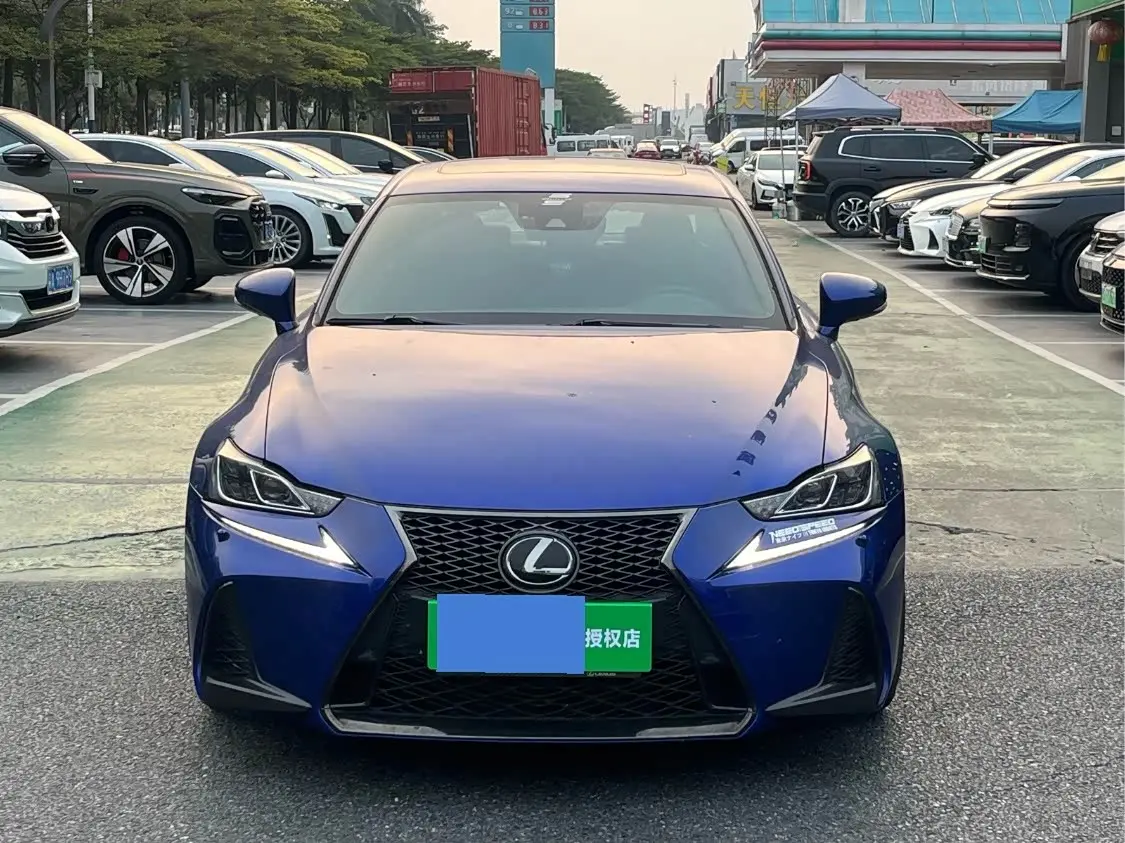 Lexus IS 2018 — Фото 2/17