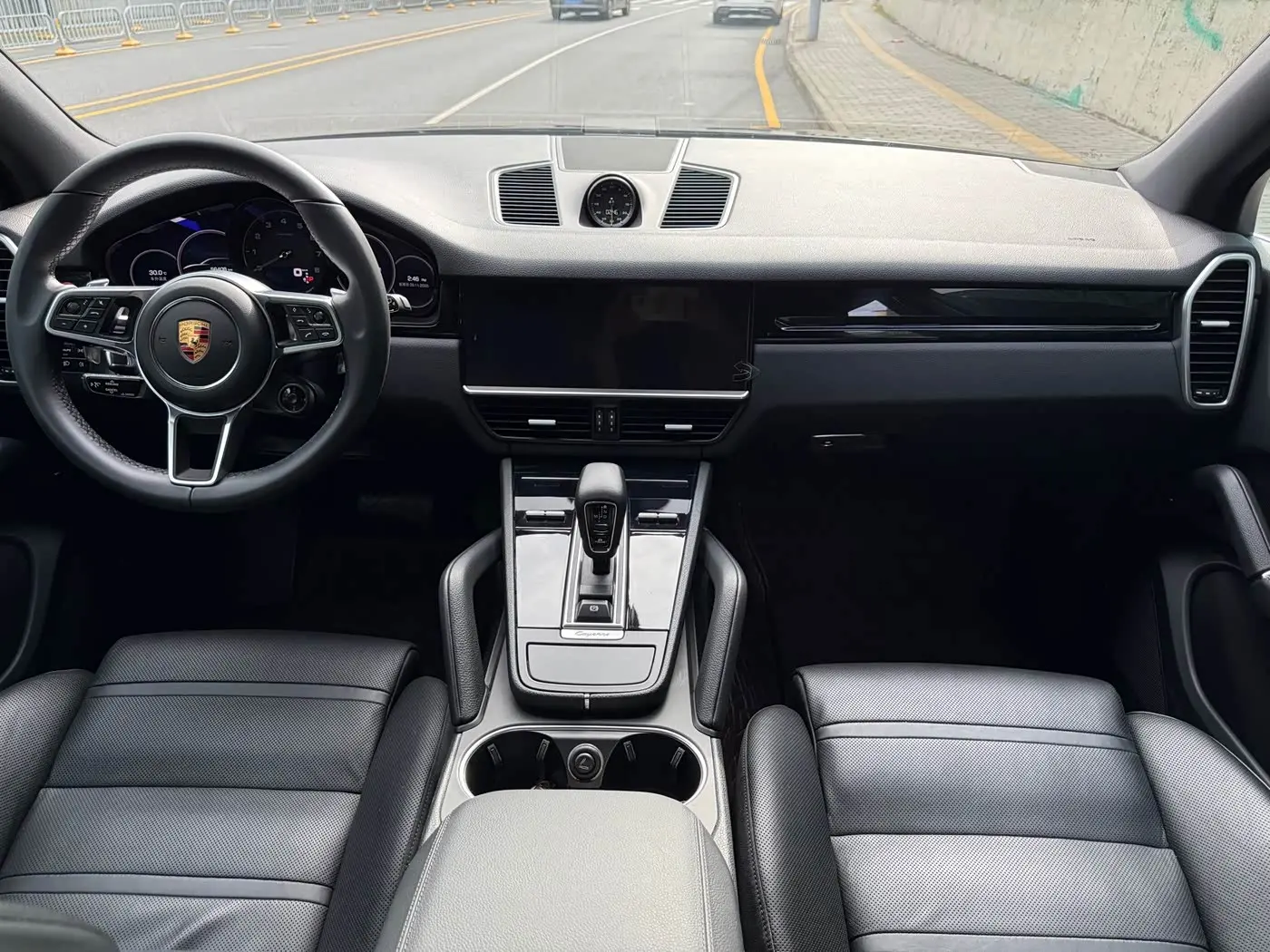 Porsche Cayenne New Energy 2019 — Фото 12/14