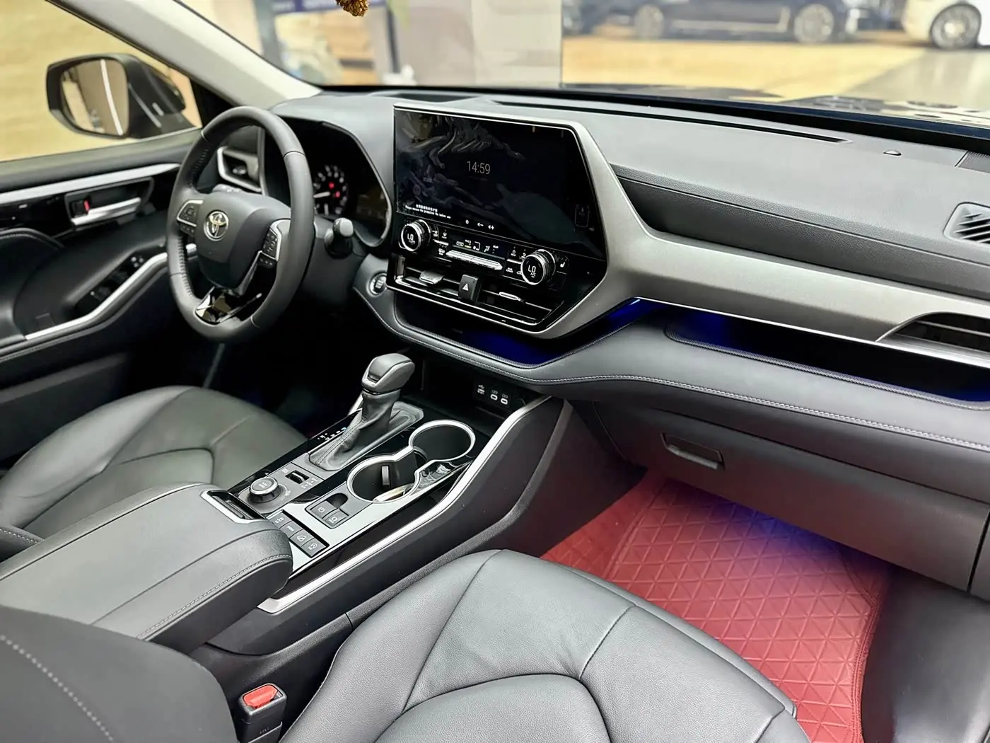 Toyota Highlander 2024 — Photo 8/11