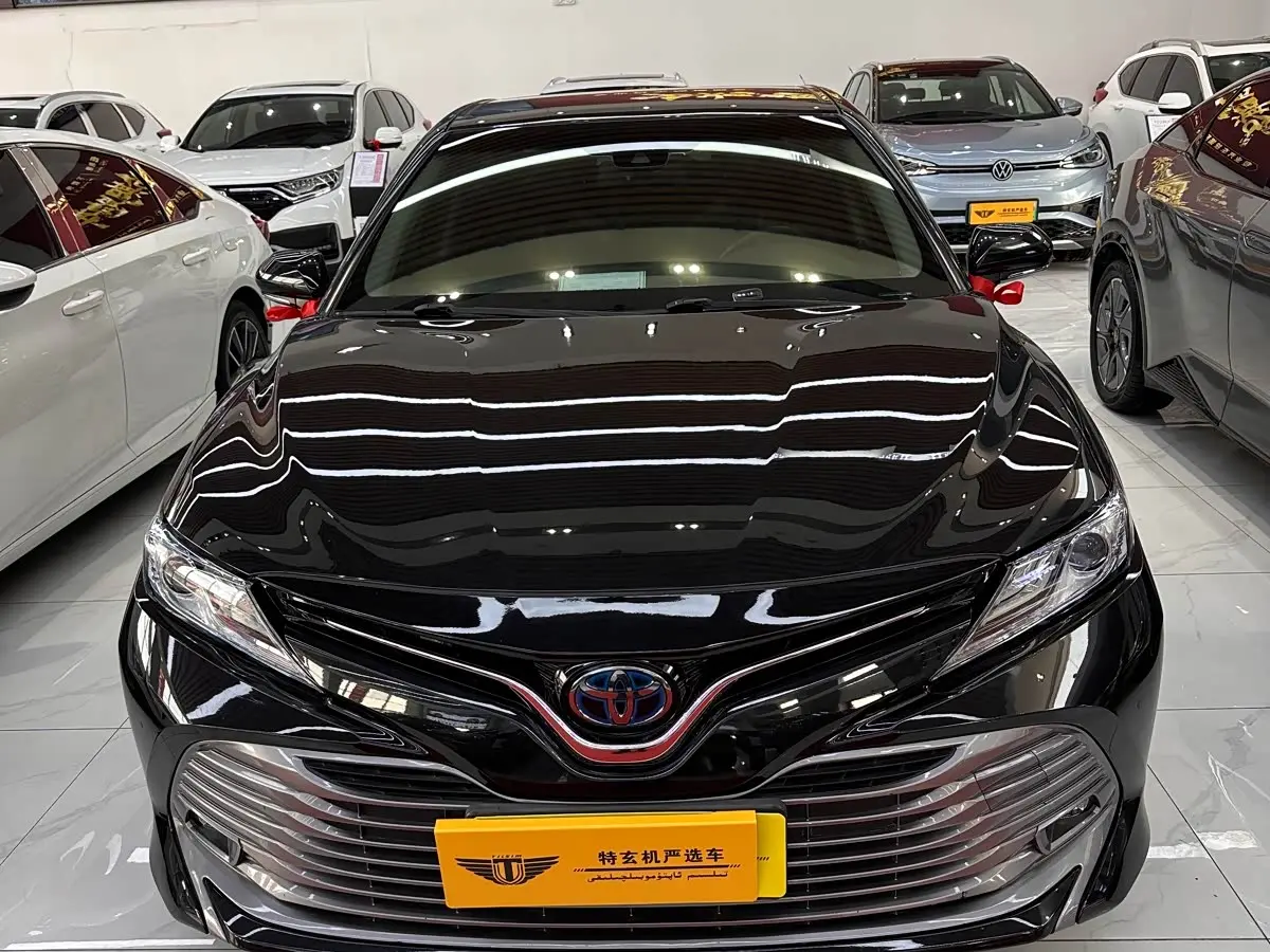 Toyota Camry 2020 — Photo 1/14