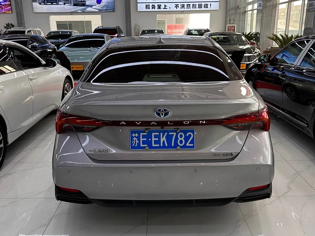 Toyota Avalon 2022 — Photo 8/11