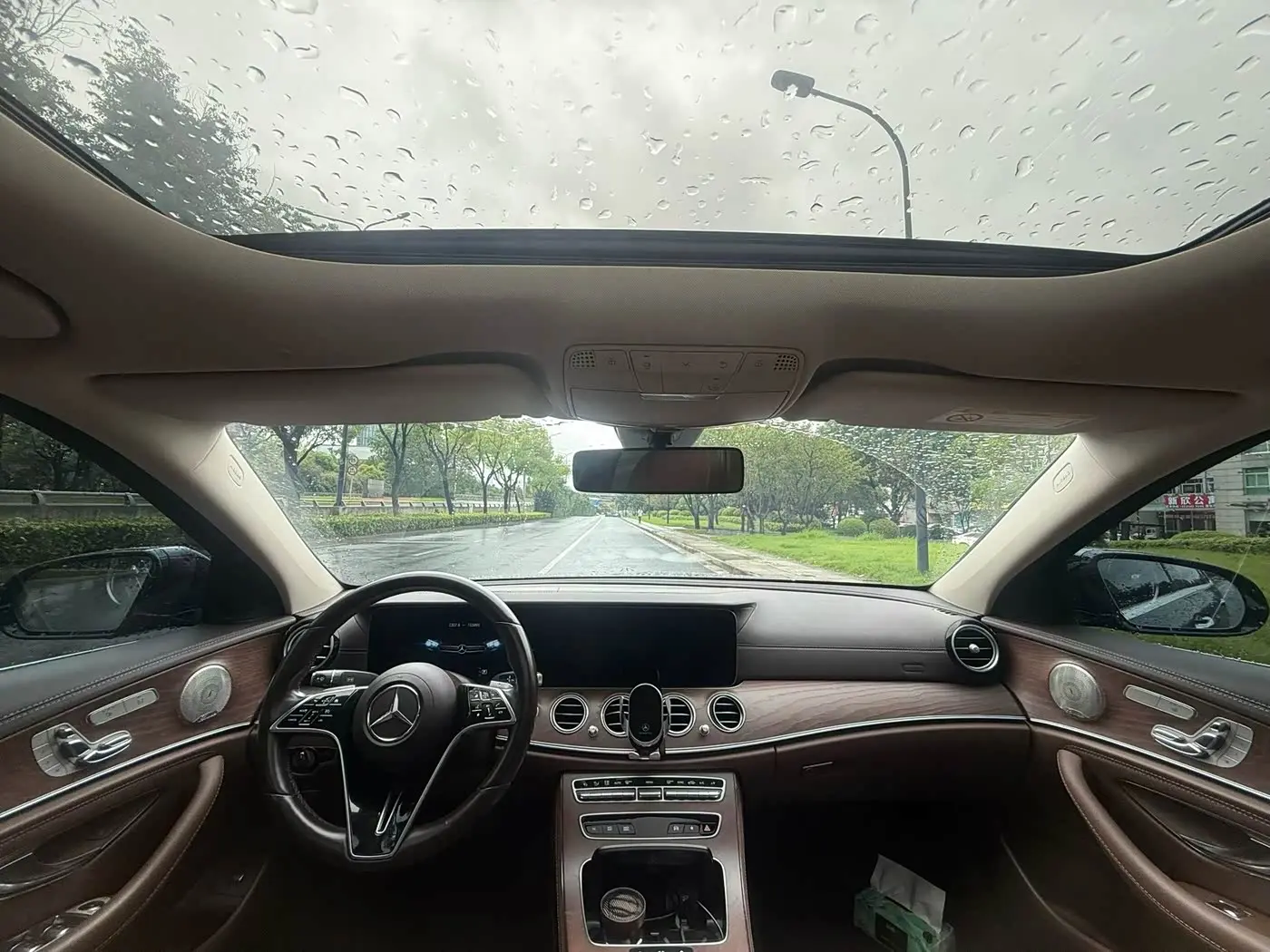 Mercedes-Benz E-Class 2021 — Photo 5/9