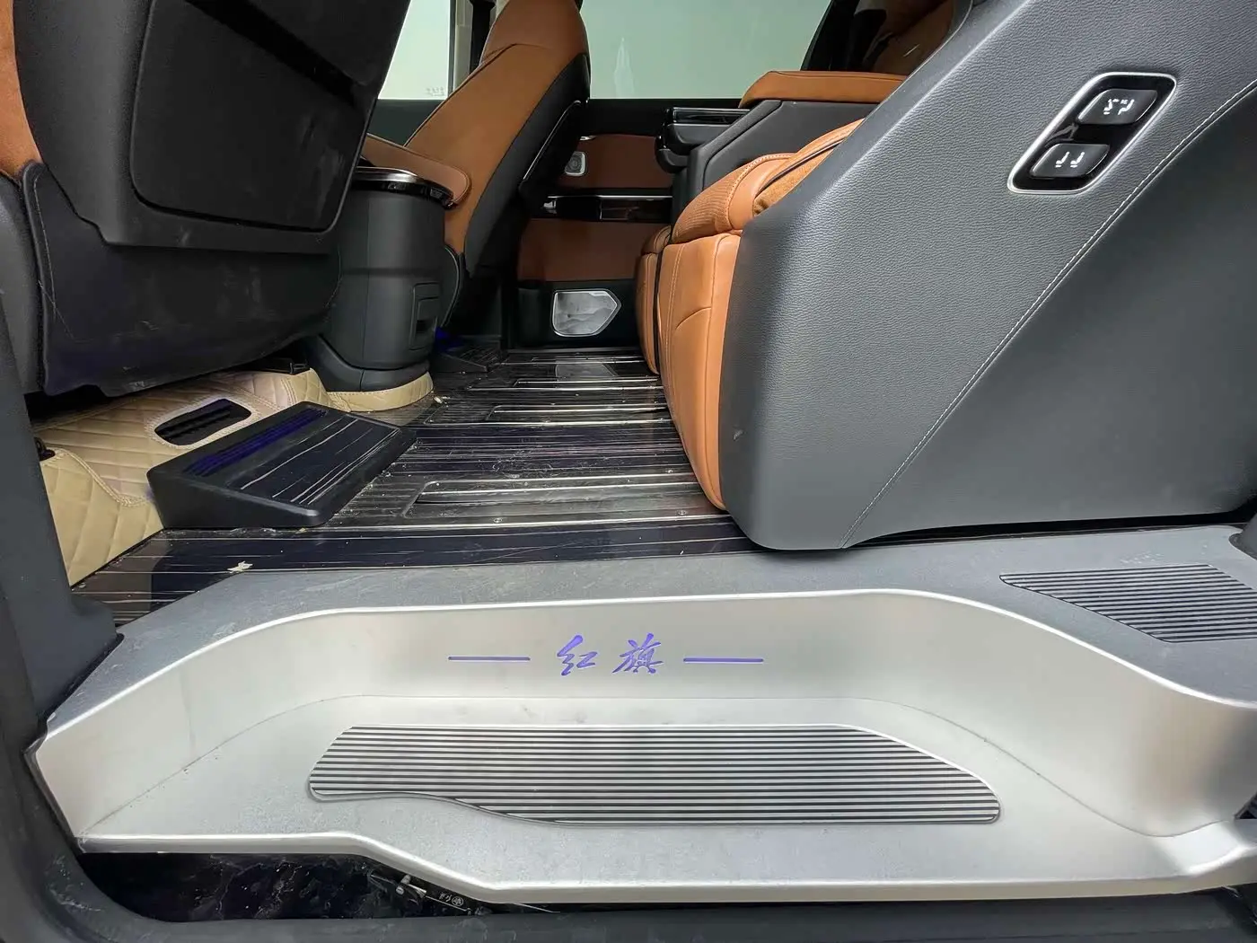 Hongqi HQ9 PHEV 2025 — Photo 18/20