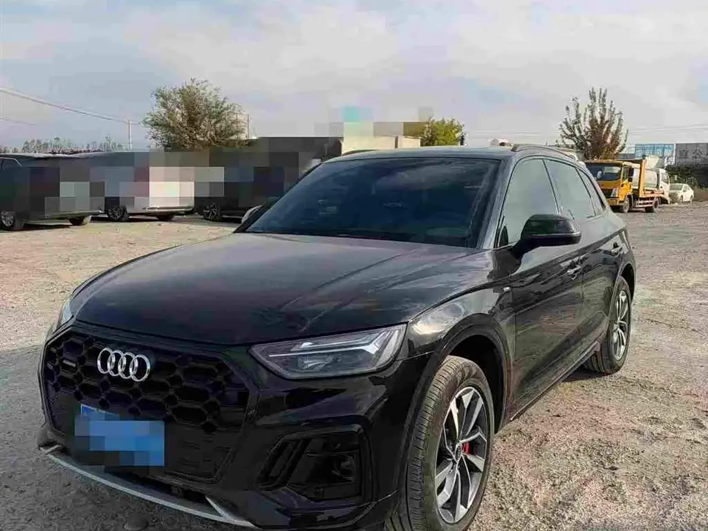 Audi Q5L 2025 — Фото 1/9