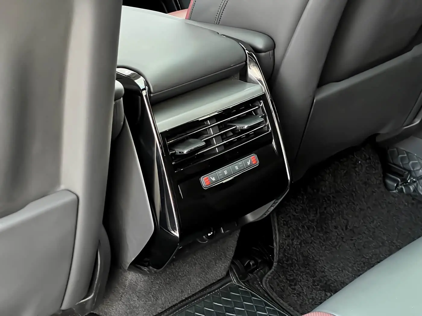 Land Rover Range Rover Sport 2023 — Photo 18/20