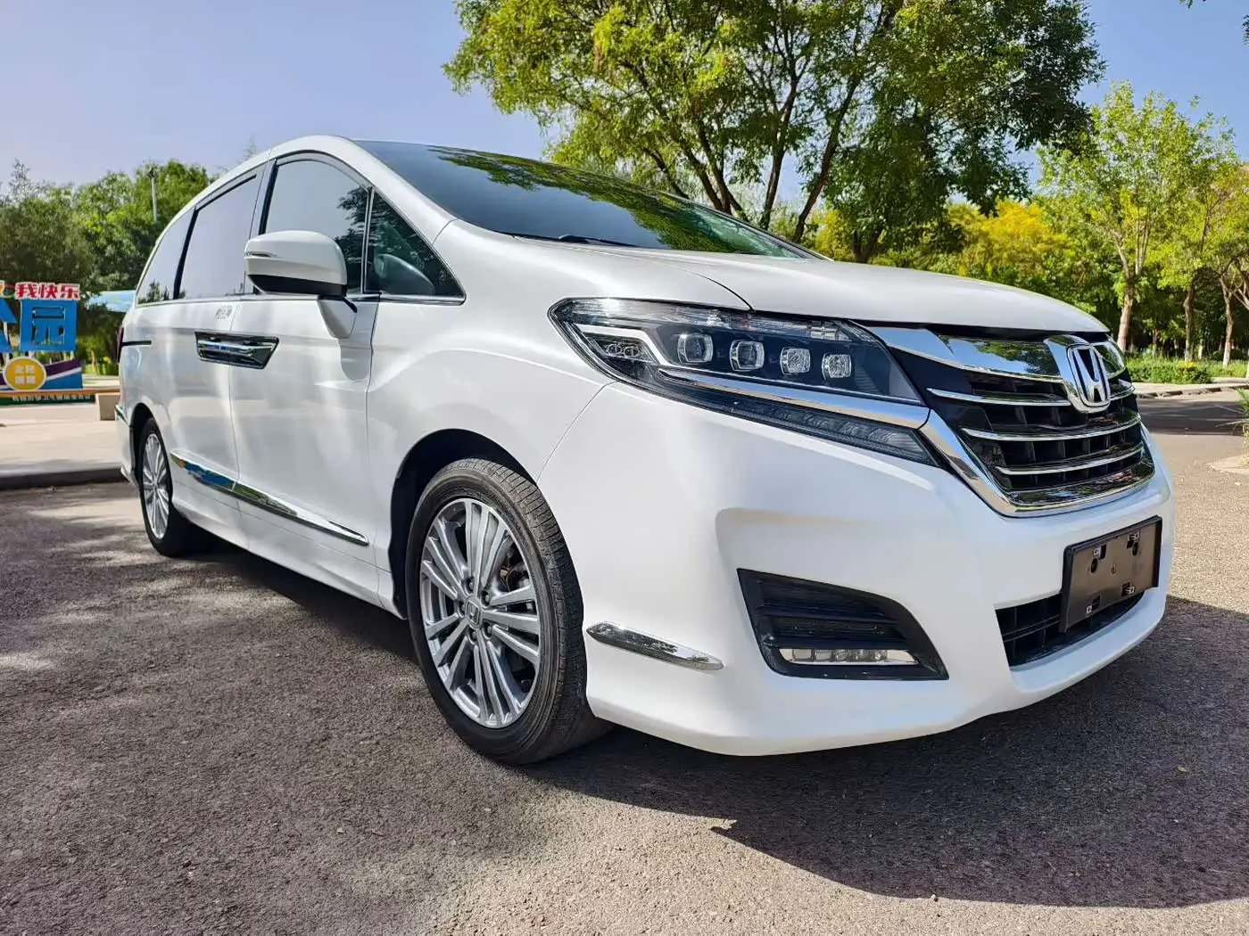 Honda Elysion 2018 — Photo 3/9