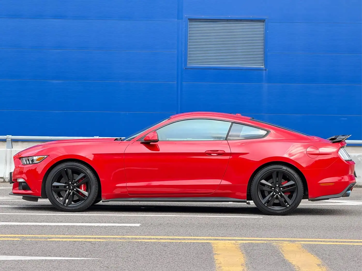 Ford Mustang 2018 — Фото 3/9
